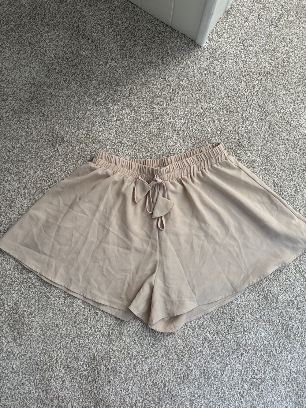 SHEIN Beige Elastic Waist Tie-Front Flow Shorts NEVER WORN